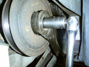 This tool fits in the crankshaft pulley and permits holding the crankshaft to allow removal of the crankshaft bolt.